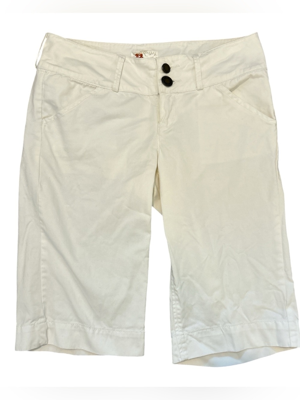 Twill Twenty Two Women’s White Bermuda Shorts Size 27 Double Button Walking